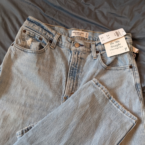 NWT the 90's straight Abercrombie Jeans - Picture 2 of 3